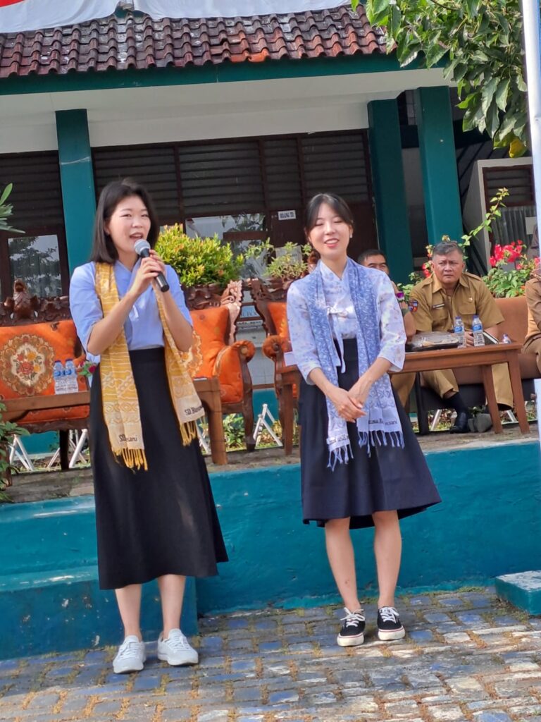 SD Bina Insani Bogor Sambut Guru Korea