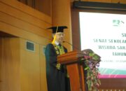 Ketua Yayasan Bina Tsaqofah Berikan Pesan kepada Wisudawan STEI SEBI