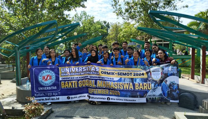 Pengabdian Mahasiswa Baru BSI Pontianak: Aksi Bersih-Bersih di Taman Kota