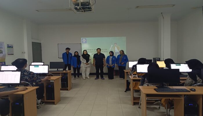 Dosen UBSI Kampus Pontianak Latih Visualisasi Data Minat Jurusan SMA Muhammadiyah I