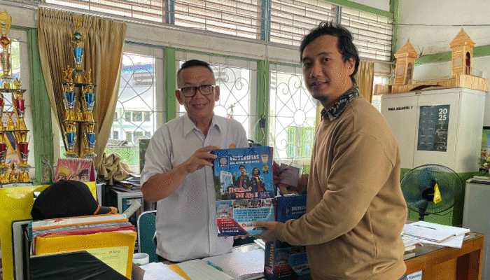 UBSI Kampus Pontianak Dukung Masa Depan Pelajar, Serahkan Beasiswa ke SMAN 7 Pontianak