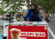 Kuliah Jalan, Cuan Lancar! Kisah Mahasiswi UBSI Kampus Pontianak Bangun Bisnis Kopi Keliling dari Nol