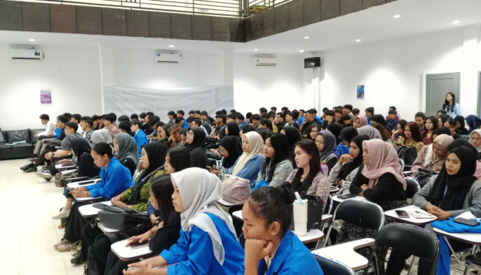 ORMIK 2025 UBSI Kampus Pontianak: Mahasiswa Baru Dapat Bekal Literasi Keuangan hingga Komunikasi Efektif