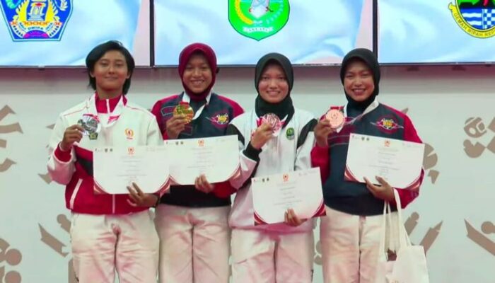 Restu Faadhilah Raih Emas PON Beladiri 2025, Banggakan Kalbar dan UBSI Kampus Pontianak