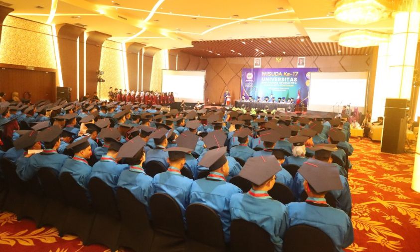 Wisuda ke-17 UBSI Kampus Pontianak Hadirkan Sentuhan AI