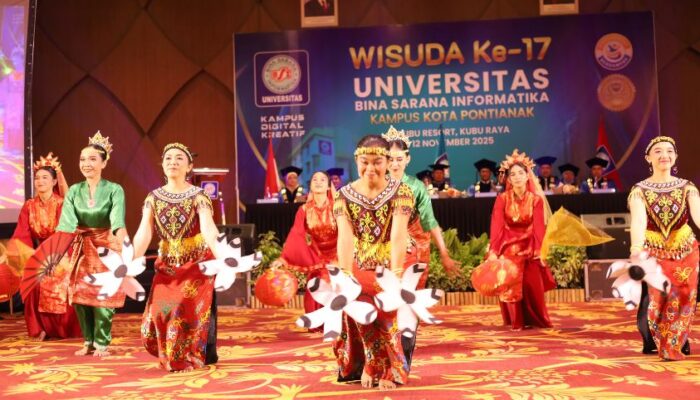 Tarian Cidayu Warnai Wisuda UBSI Kampus Pontianak, Cerminkan Harmoni Budaya Cina, Dayak, dan Melay