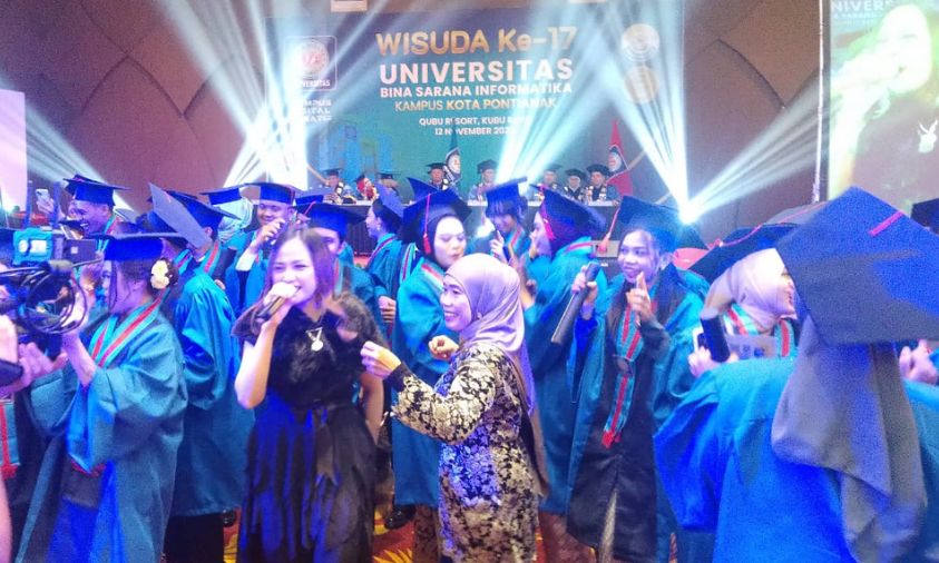 Disco’nan Guncang Panggung Wisuda UBSI