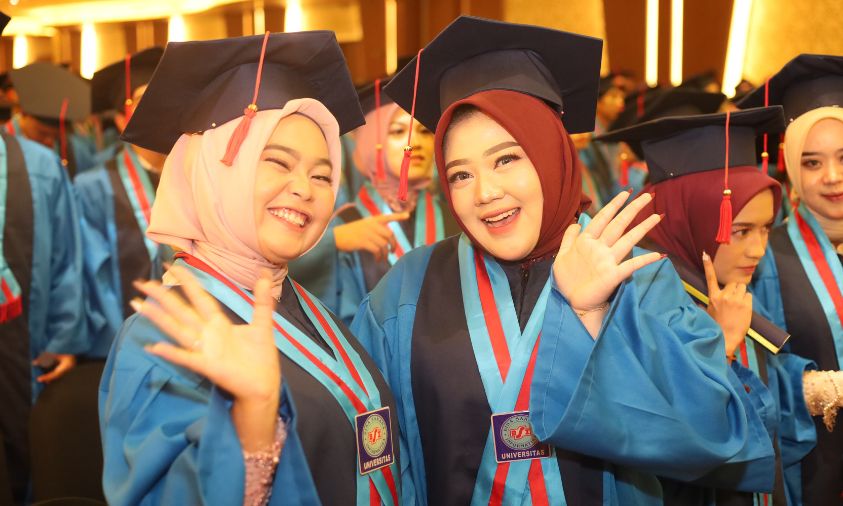 Canggih! Prosesi Wisuda UBSI Kampus Pontianak