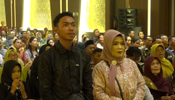 Kebanggaan Orang Tua Mengiringi Prestasi Ailani sebagai Wisudawan Terbaik UBSI Kampus Pontianak