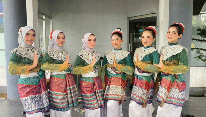 Semarak Budaya: Mahasiswa UBSI Kampus Pontianak Tampilkan Tari Melayu di Festival Khatulistiwa 2025