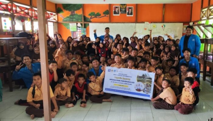 Edukasi Peran Masjid, Mahasiswa UBSI Kampus Pontianak Tanamkan Akhlak Mulia Siswa SDN 22 Sungai Ambawang
