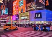 Di Balik Gemerlap Times Square, Ada Gerobak Halal yang Menggerakkan New York