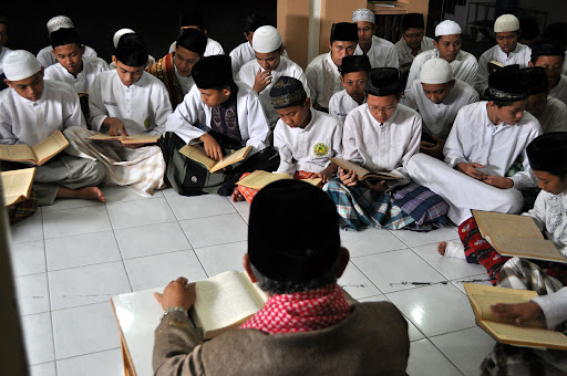 belajar mengaji di pesantren