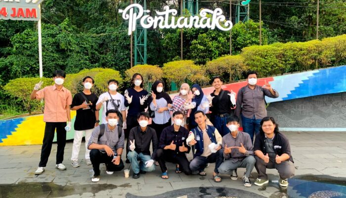 Mahasiswa UBSI Kampus Pontianak Tunjukkan Kepedulian Sosial Lewat Aksi 1.000 Masker di Tengah Kabut Asap