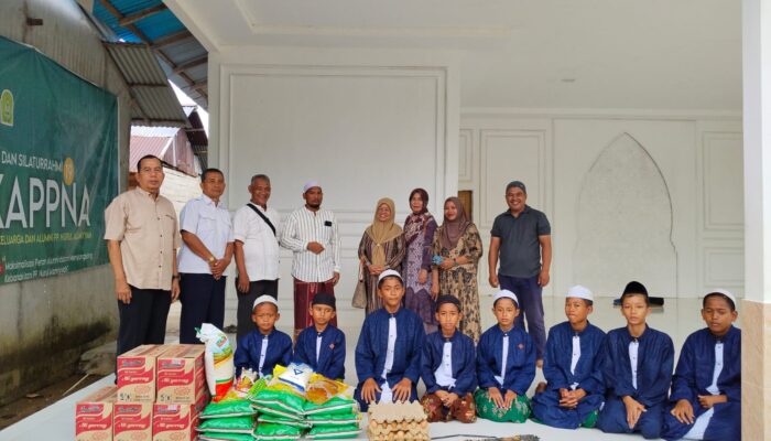 Paguyuban Wong Kito Galo Isi Ramadhan dengan Berbagi Berkah di Ponpes Manbaussholah