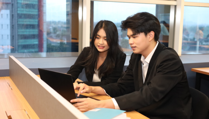 Gak Cuma Cari Kerja, Gen Z Sekarang Bisa Ciptakan Kerja! Ini Cara Jadi Entrepreneur di Era Fintech