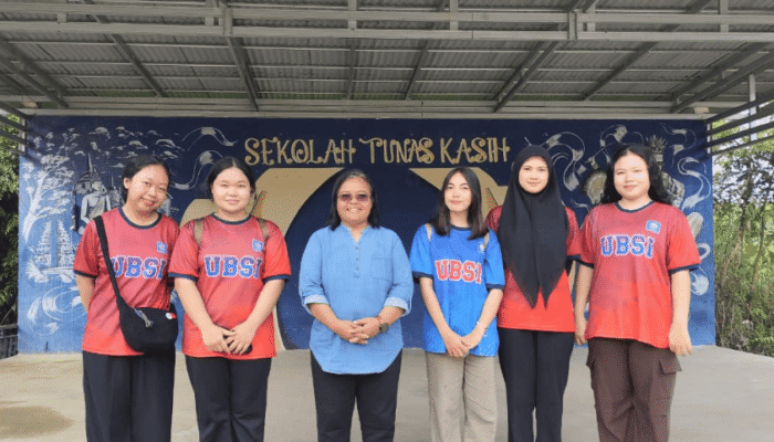 Mahasiswa UBSI Kampus Pontianak Tanamkan Semangat Gotong Royong, Ajak Siswa SMK Tunas Kasih Wujudkan Lingkungan Sekolah yang Bersih dan Sehat