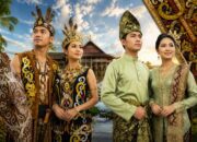 Pakaian Adat Kalimantan Barat: Warisan Budaya yang Memukau dan Sarat Makna