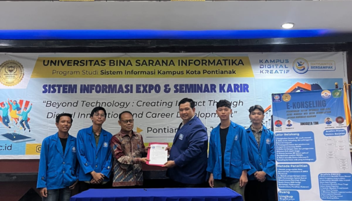 Mahasiswa UBSI Serahkan Aplikasi E-Konseling kepada SMK Negeri 1 Pontianak