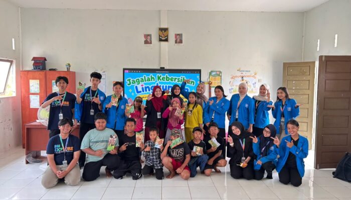 BSI Explore Ajarkan Microsoft Word kepada Siswa SD di Desa Radak