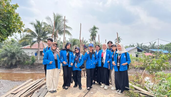 BSI Explore 2026 Tempuh Jalan Terjal dan Sungai Kapuas Menuju Desa Radak